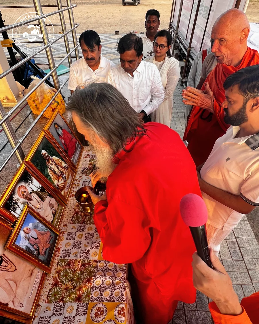 The International Yoga Day at OM Ashram began with a traditional Vedic prayer.
